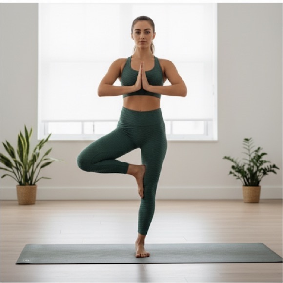 BOOTY By Brabants Curvy Leggings in Ivy - Picture 2 of 5